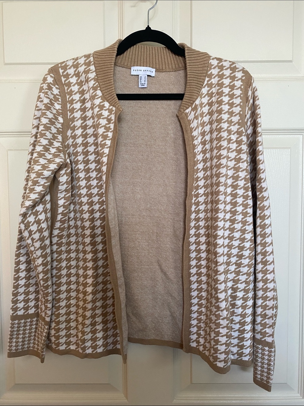 Susan Graver Tan & White Houndstooth Open Cardigan